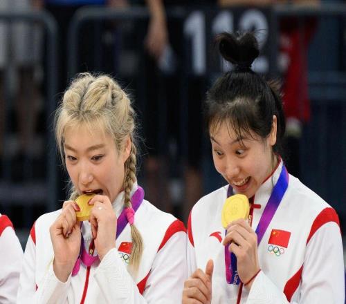 中國女籃3分險勝賽后！張子宇滿分，后衛僅2人合格，鋒線全拉胯！