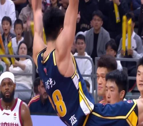 確認不打了！廣東最強內線去向曝光，2米12新中鋒正式上位！