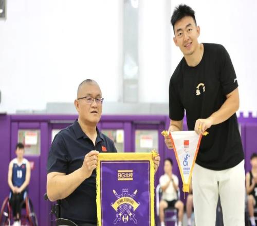 北控星愿臺以熱愛為炬與溫暖同行國家輪椅籃球隊到訪北控男籃駐訓基地
