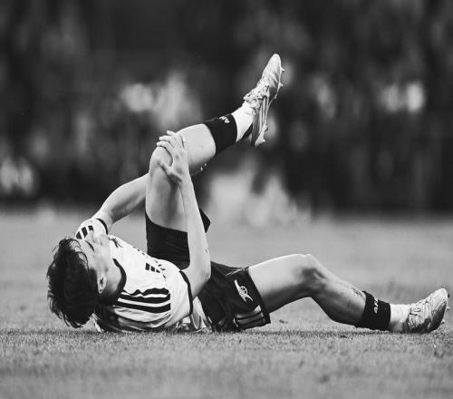 早日康復，阿森納19歲中場路易科普利遭遇前交叉韌帶斷裂