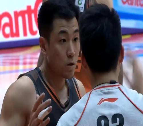 吞下聯賽首敗！山東男籃7081負廣廈，對抗下命中率暴跌，過度依賴單核，籃板失守，李敬宇亟待解決諸多難題