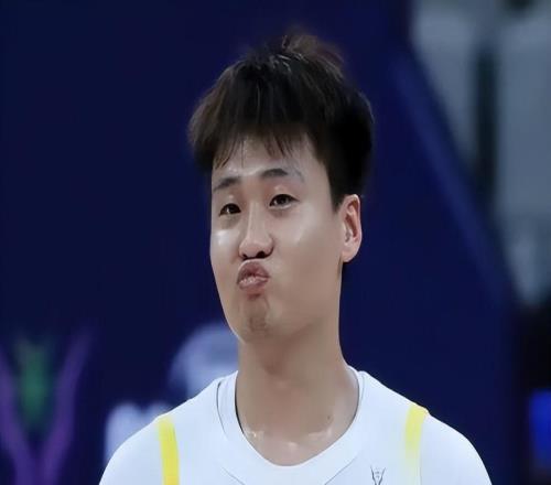 CBA速遞！李弘權稱上海冠軍不可改變，遼籃拒絕交易王嵐嵚，趙睿將回歸男籃