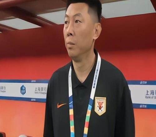 泰山隊VS津門虎：新雙中衛(wèi)出戰(zhàn)，依木蘭坐鎮(zhèn)中場，李小恒沖鋒