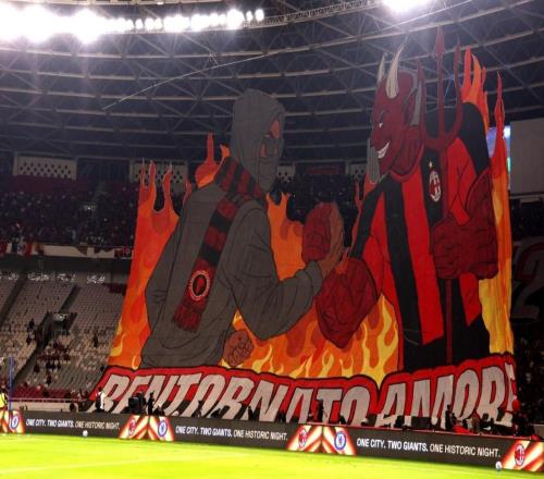 羅體：米蘭球迷巨型Tifo，歡迎球隊時隔32年重返雅加達