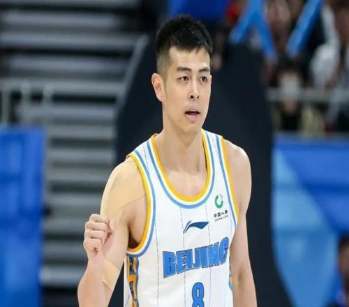北京男籃今夏離隊第一人！三冠功勛遭李楠放棄，下賽季或奔赴弱旅