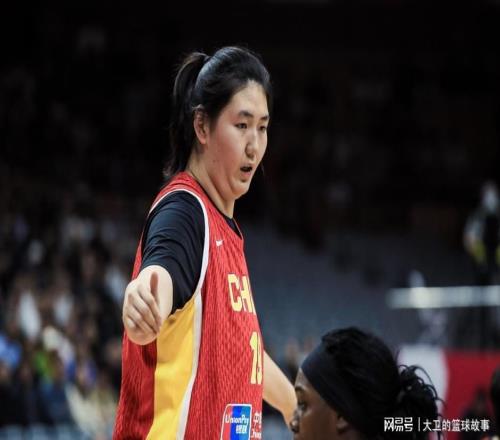 好消息中國(guó)女籃有自己的姚明了，壞消息其他球員不會(huì)打球了