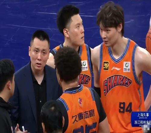 CBA最新消息！上海截胡浙江，山東官宣新外援，曾凡博重返國家隊