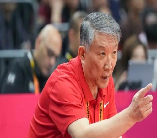 宮魯鳴再引質疑！進攻無戰術，聯防一塌糊涂，五小組建也有問題！