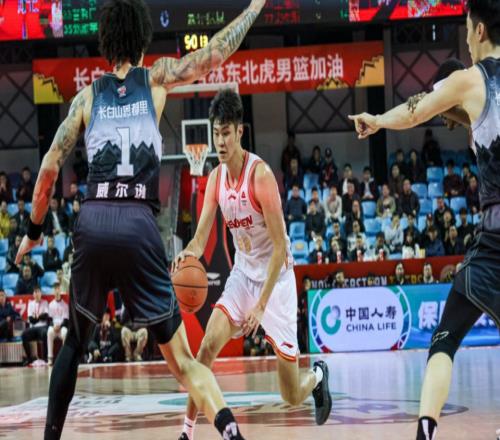 曝廣東男籃醞釀重磅交易！三換一追求國(guó)手鋒線，上賽季曾單場(chǎng)狂砍33+5+4
