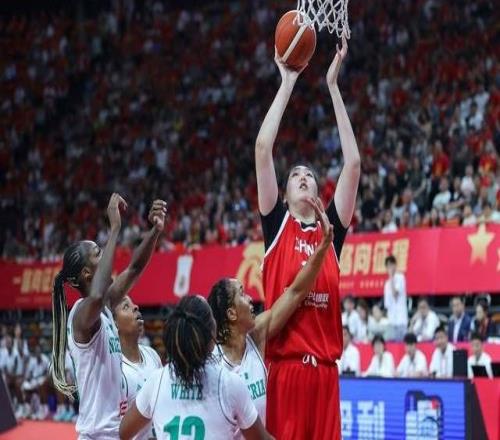 中國女籃逆轉取勝！三分12中2依然低迷，張子宇23+13成大殺器