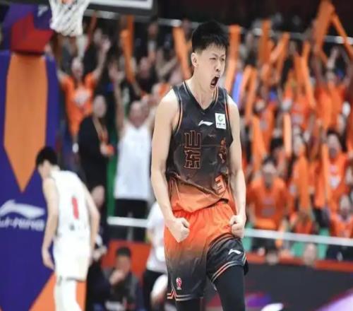 四國邀請賽收官31分大勝！山東男籃9867力克格魯吉亞維克托，楊文學交出18分16籃板12助攻三雙，全隊助攻上漲防守全面升級