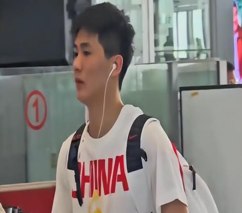 男籃抵順德備戰熱身賽！胡明軒+王俊杰+李悅洲隨隊，儀式感拉滿！