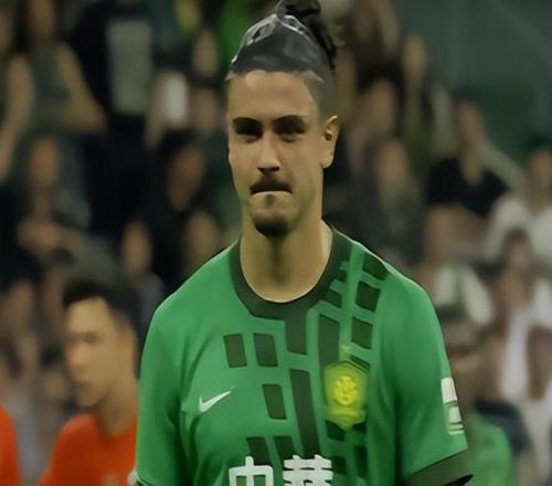 比賽還沒開打，國安先遭重創，兩王牌鐵衛同時缺陣，取勝津門虎懸了
