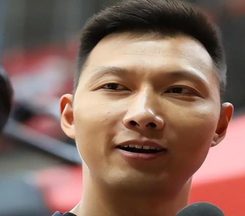 未能入股宏遠易建聯現身自家產業，妻兒定居美國有定論！