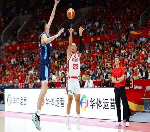 中國男籃險勝烏拉圭！裁判搶戲照顧主隊，對面主帥氣到手舞足蹈