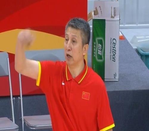 狀態一般！胡明軒回歸國家隊首秀運動戰3中0決戰時刻遭DNP