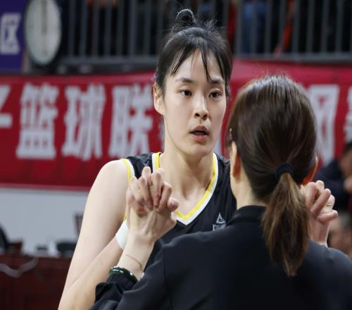轰31+11!中国女篮27岁2米王牌真稳:遗憾宫鲁鸣没召她