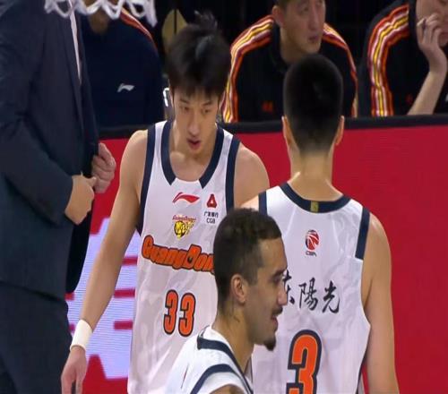 终于来了!CBA暴力双能卫确定下家,曾被广东队点名要人