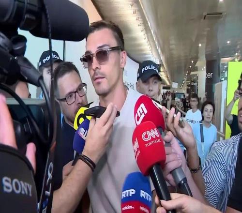 帕利尼亚:我仍是拜仁球员,加盟本菲卡未敲定