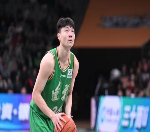 3年C类合同!辽宁男篮续约鄢手骐完成注册新季将开启第9季