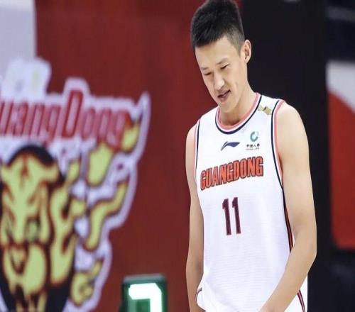 广东男篮敲定最新一笔交易,辽宁三外援首秀时间敲定,周鹏重返广东原因曝光,黄荣奇加盟四川男篮