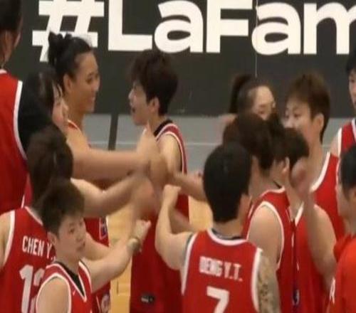 女篮热身赛:中国女篮11分完胜马里张子宇篮下送遮天大帽