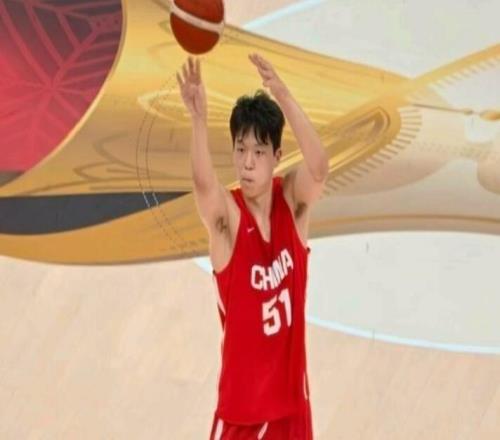 赢下关键胜利!杨瀚森19分+2.2秒绝杀,中国男篮8987险胜黎巴嫩