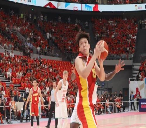 中国男篮半场仅领先黎巴嫩4分廖三宁10分杨瀚森9+5+1帽