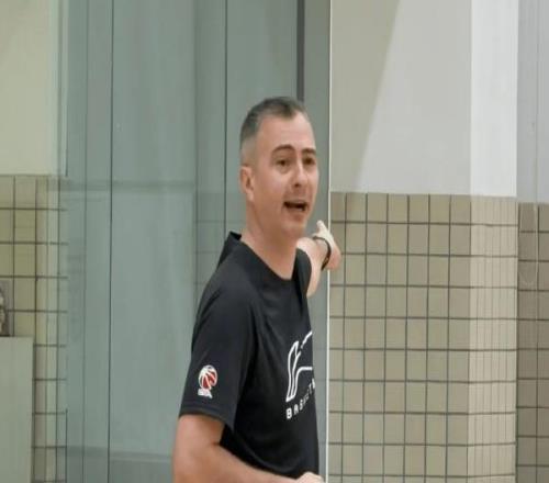 宏远队记探班!杜锋照片已被取下,周鹏苦练三分,徐杰严肃脸,王洪泽瘦了