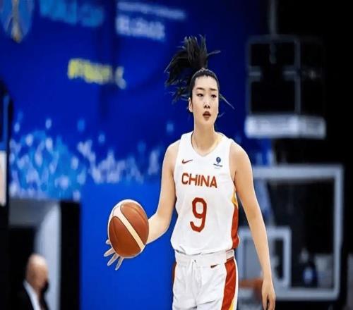中国女篮33分惨败的背后:弃用李梦,宫鲁鸣为固执代价