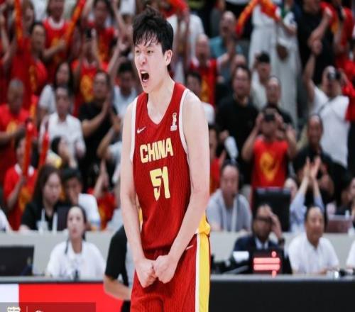 2.2秒绝杀后他转身就走,杨瀚森两轮最佳阵容背后藏着一句话