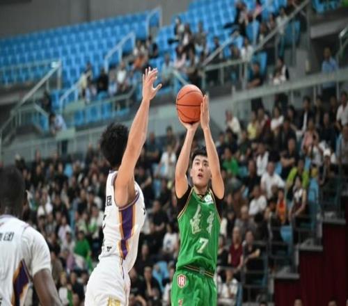 辽宁男篮2分惜败!无缘大逆转,爱德华兹首秀12分,克里斯11分