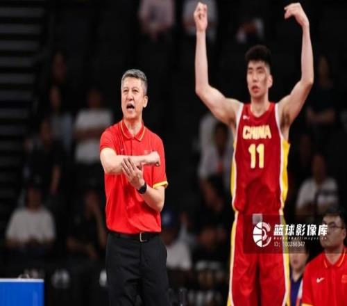 郭士强场边指挥有多拼媒体人:攻防提醒太到位