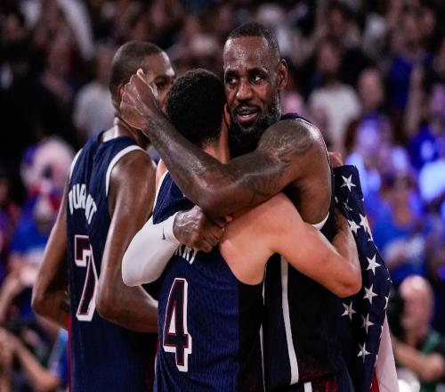詹姆斯和库里,谁更该拿巴黎奥运会MVP