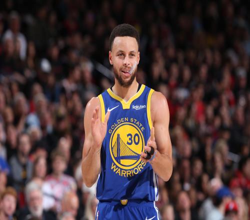 勇士消息:库里成历史首人,新秀囊获双mvp,老詹加盟概率尚存