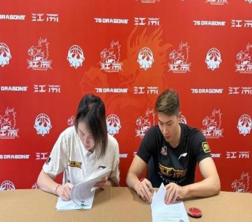 江苏男篮官方:与刘正清等5人完成续约其他球员签约持续推进