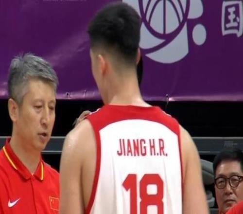 男篮商业赛也没机会!CBA状元杨曦皓&偰李永炜进12人名单未登场