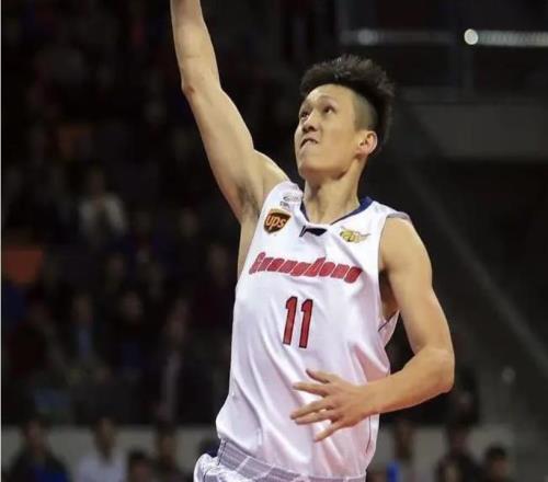 周鹏回归担任助理教练,徐杰升任副队长,易建联也有望重回广东队