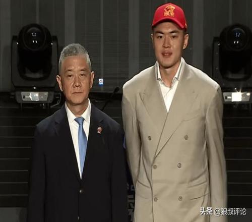 CBA选秀奇葩一幕!深圳第七顺位弃选第18顺位挑中名宿单涛之子