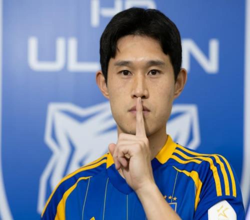 韩媒体人:韩国国脚李东炅未能拿到劳工证,转会斯托克城告吹