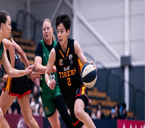轰26+6!中国女篮24岁1米83王牌留洋闪耀:宫鲁鸣爱将提前归来