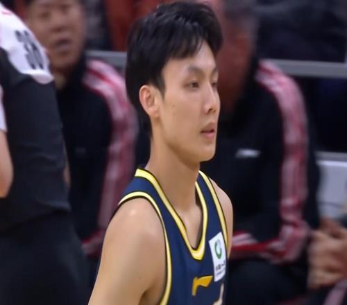 一觉醒来,广东又有一人官宣离队!徐杰深夜发声,杜锋也有好消息