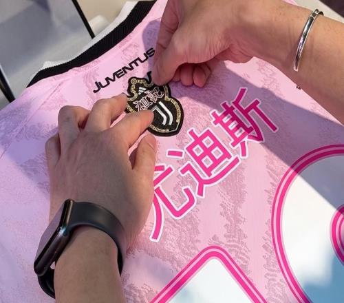 尤文香港行期间推出限定球衣烫印服务,可印制特制繁体中文名