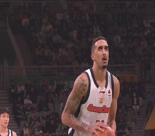 太适合广东队!NBA级锋卫大杀器被裁,或被宏远新管理层抢下