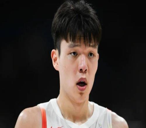 杨瀚森近日回国,大概率现身17号热身赛场边,郭士强需用好他!