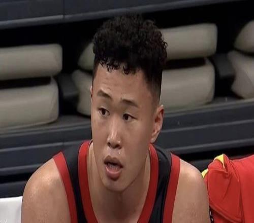 11记三分球中国男篮战胜乌拉圭,贺希宁就是男篮的进攻核心