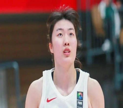 中国女篮惨负尼日利亚,最大分差31分,罗欣棫替补席一笑惹争议
