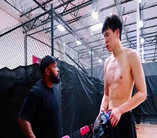 媒体人:杨瀚森近期回国与男篮国家队会合预计出现对阵新西兰场边