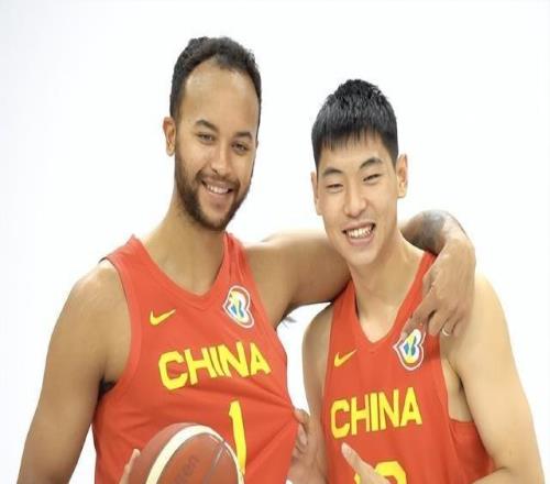 苏群:男篮此前归化人选圈定了三个人但足球归化失败影响了篮球
