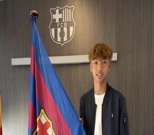 14岁李昊炎巴萨U15首秀双响,成拉玛西亚中国第一人